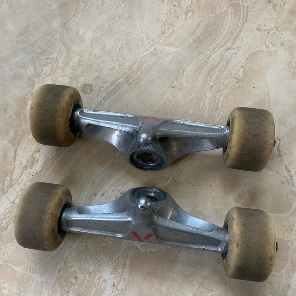 Venture Skate Board Trucks Wheels Bearings - Picture 2 of 6